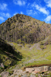 Dolina pod stromymi ścianami Carrantuohill