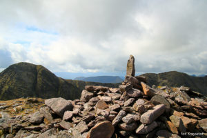 Szczyt i widoki z Beenkeragh (1008 m)