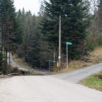 Rozwidlenie szlaków przy przystanku autobusowym Koszarawa-Bytra 3