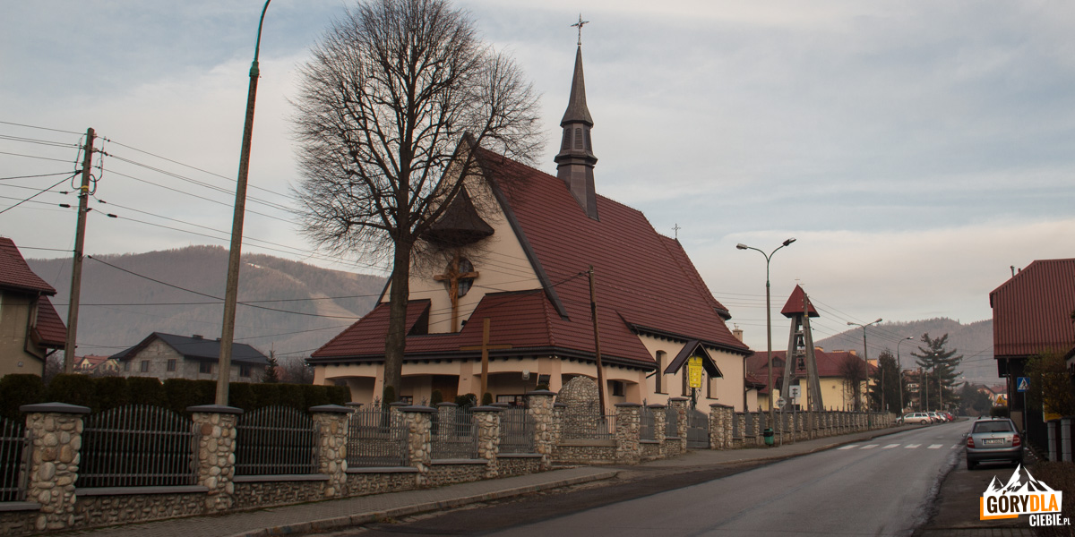 Kościół w centrum Międzybrodzia Żywieckiego