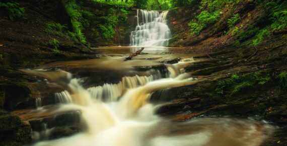 Wodospad “Przy młynie” w Iwli