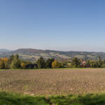 Panorama z drogi z Poznachowic Górnych na Przełęcz pod Grodziskiem