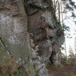 Ścieżka czerwonego szlaku przy Dorkowej Skale