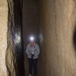 Korytarze są praktycznie wąskimi, wysokim szczelinami