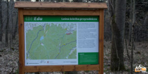 Tablica leśnej ściezki przyrodiczej w Wapienicy