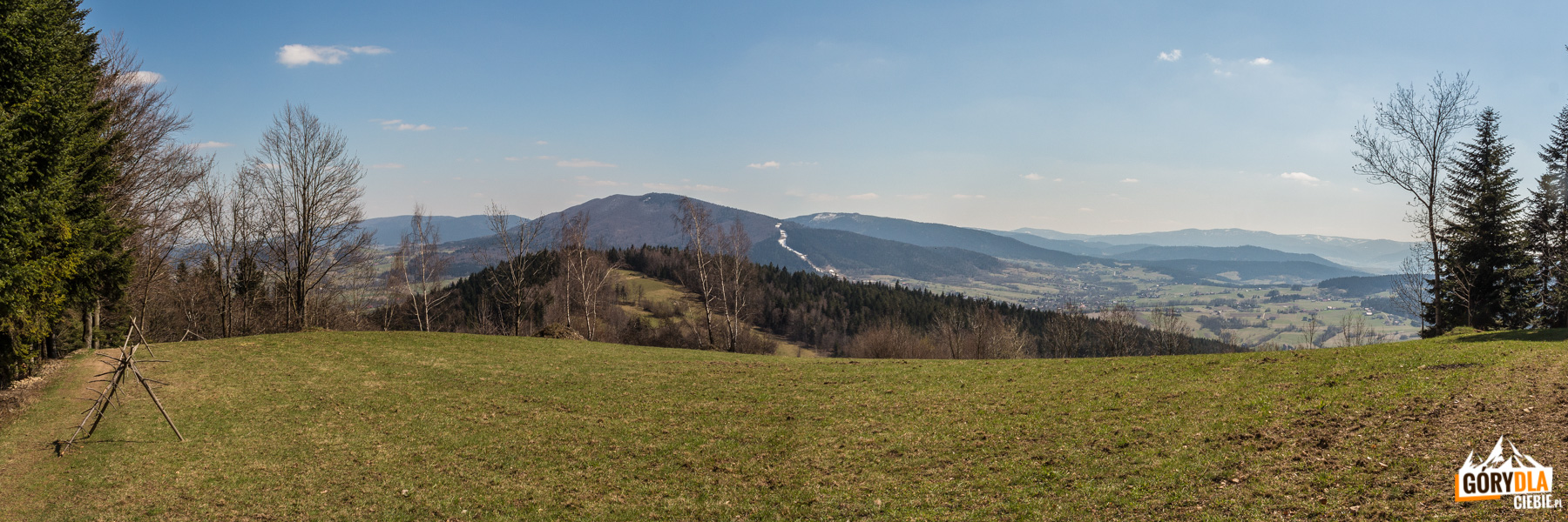 Widok spod szczytu Wierzbanowskiej Góry na Beskid Wyspowy i Gorce