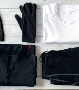 Jak odzież termoaktywna zmienia twoje treningi? Przewagi nad zwykłą odzieżą sportową