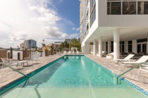 Czym różni się lokal condo od apartamentu wakacyjnego