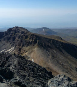 Aragac w Armenii: sposób na 4-tysięcznik bez turystyki lodowcowej