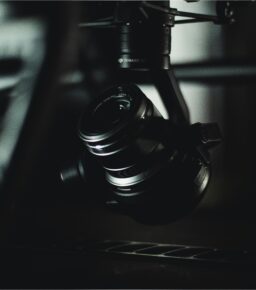 Jakie zalety ma używanie stabilizatora do kamery lub aparatu?