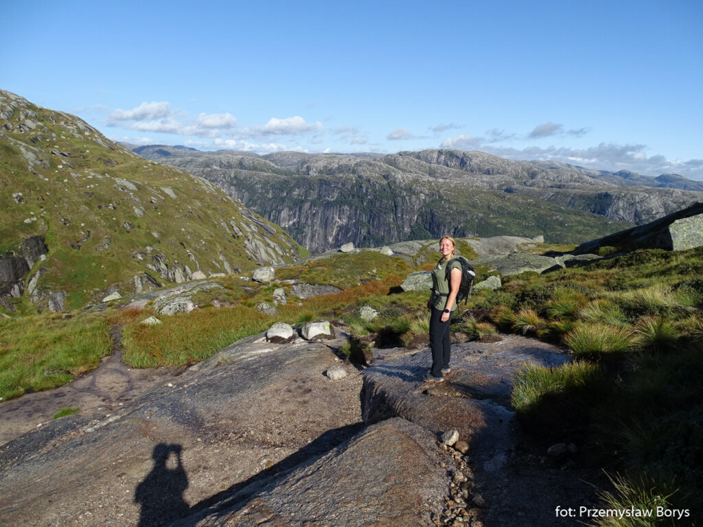 widok na przeciwległą ścianę fiordu Lysefjorden